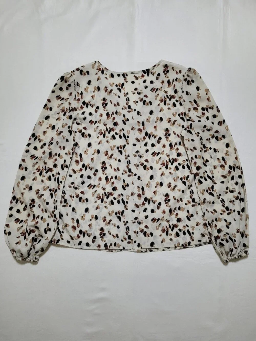 Emery Rose Allover Print Notched Neck Blouse Neutral Leopard Lantern Sleeve Top - Picture 2 of 9